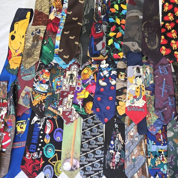 Huge Lot of Novelty Neckties Mens Ties EUC Disney Pooh Peanuts Sports 60pc - Picture 3 of 4